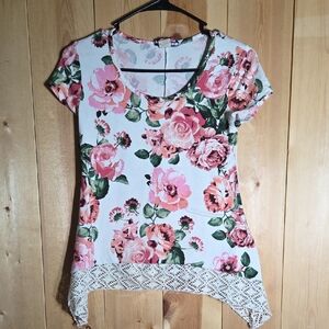 Discreet Pink Floral Lace Hem Short Sleeve Top